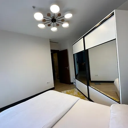 Stylish Flat-eagle Eye For Istanbul